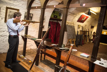 Entre Sablon, Ommegang et concours de tir, découvrez les traditions et l'histoire des Arbalétriers de Saint-Georges