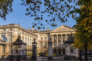 Les lieux visibles et invisibles du pouvoir